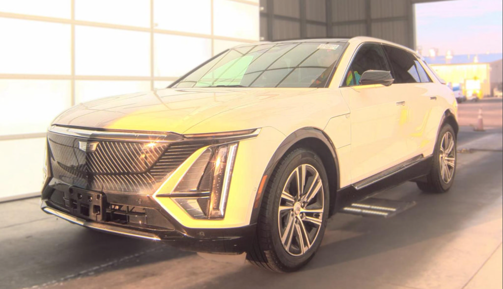 Used 2024 Cadillac Lyriq Luxury RWD image 1