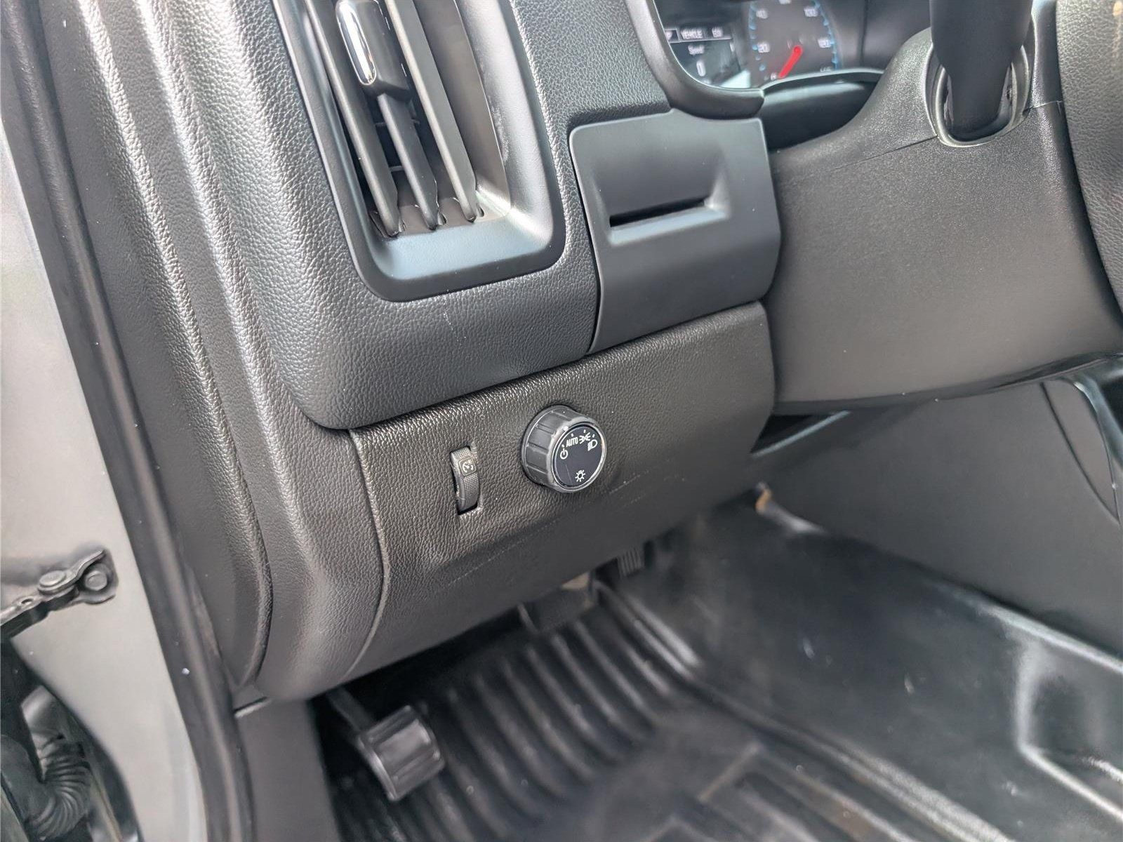 Used 2022 Chevrolet Colorado LT RWD image 18