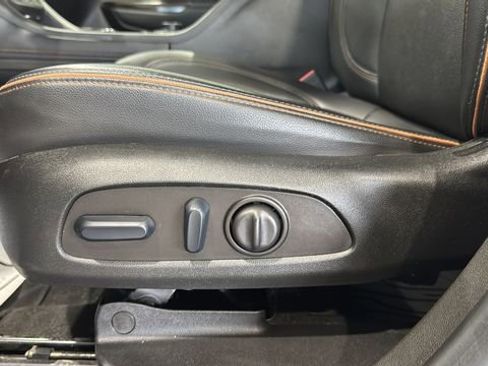 Used 2023 GMC Acadia AT4 w/ Technology Package image 18