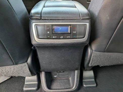 Used 2018 Toyota Highlander SE FWD image 36