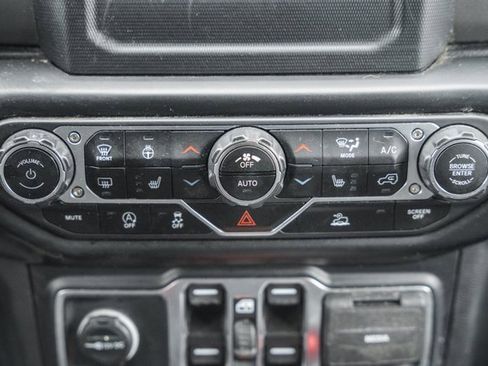 Used 2022 Jeep Gladiator Willys image 31