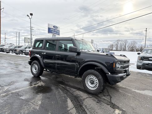 Used 2025 Ford Bronco 4-Door image 3