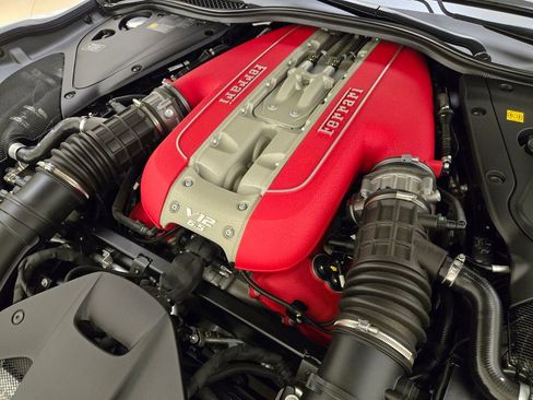 Used 2022 Ferrari 812 GTS image 29