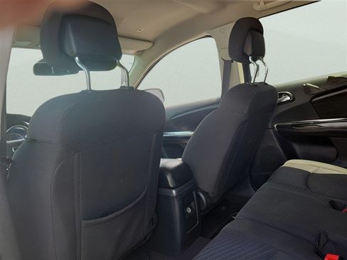 Used 2018 Dodge Journey SE w/ Connectivity Group FWD image 9