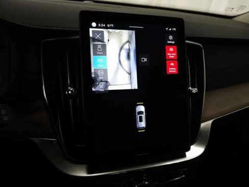 Certified 2025 Volvo XC90 B6 Plus image 29