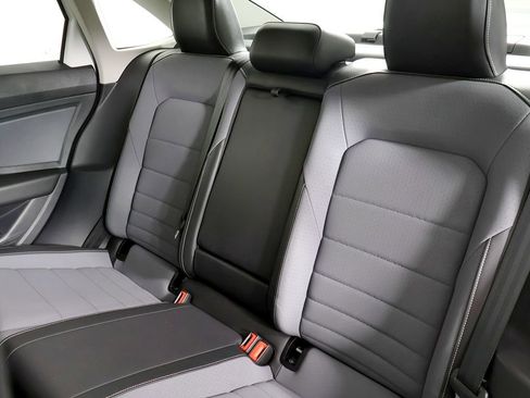 Used 2025 Volkswagen Jetta SE w/ Sunroof Package image 40