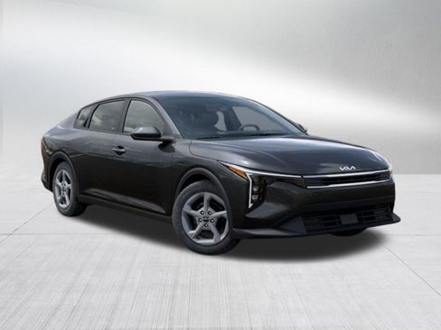 New 2025 Kia K4 LXS image 8