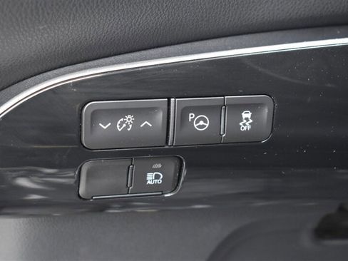 Used 2022 Toyota Prius LE FWD image 16