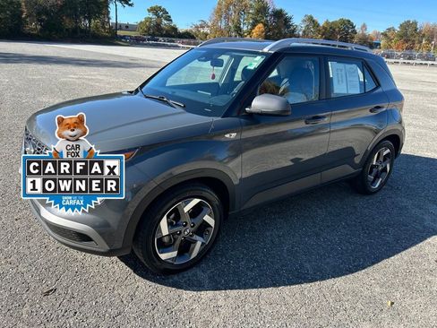 Used 2024 Hyundai Venue SEL image 1