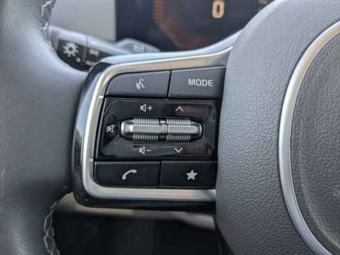 Certified 2025 Kia Sorento S w/ Panoramic Sunroof Package image 30