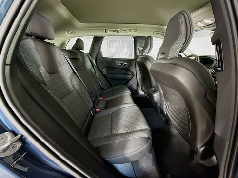 Used 2025 Volvo XC60 B5 Core w/ Climate Package PRO image 27