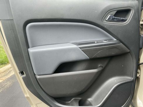 Used 2022 Chevrolet Colorado Z71 AWD/4WD image 13