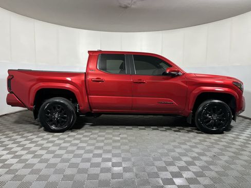 Used 2024 Toyota Tacoma SR5 AWD/4WD image 9