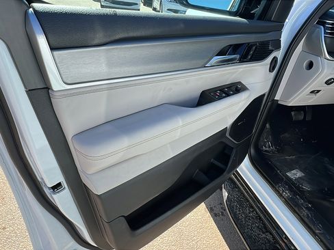 New 2026 Jeep Grand Wagoneer 2WD image 14