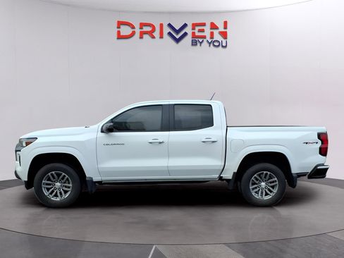 Used 2023 Chevrolet Colorado LT w/ LT Convenience Package II image 2