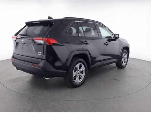 Used 2024 Toyota RAV4 XLE w/ Convenience Package image 4