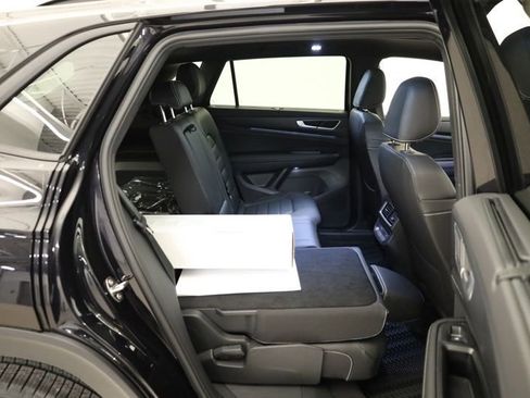 New 2026 Volkswagen Atlas Cross Sport SEL R-Line image 33