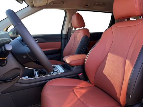 New 2026 Kia Carnival EX FWD image 9