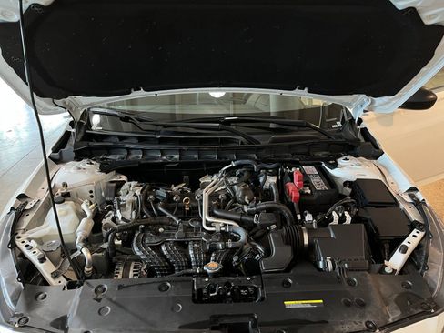 Used 2025 Nissan Altima 2.5 SV image 31