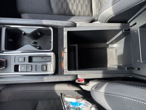 Used 2023 Nissan Pathfinder SV FWD image 39