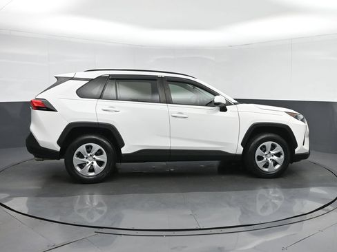 Used 2019 Toyota RAV4 LE FWD image 8