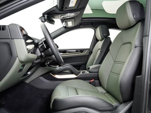 New 2026 Porsche Cayenne Coupe AWD/4WD image 6