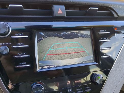 Used 2018 Toyota Camry SE w/ Moonroof Package FWD image 21