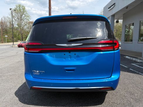 New 2026 Chrysler Pacifica Select FWD image 8
