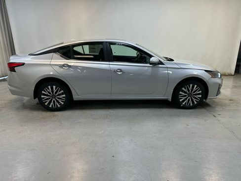 New 2025 Nissan Altima 2.5 SV image 9