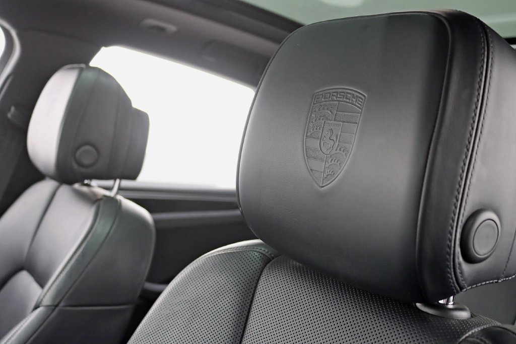 Used 2021 Porsche Macan AWD/4WD image 24