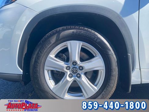Used 2022 Toyota Highlander LE image 11