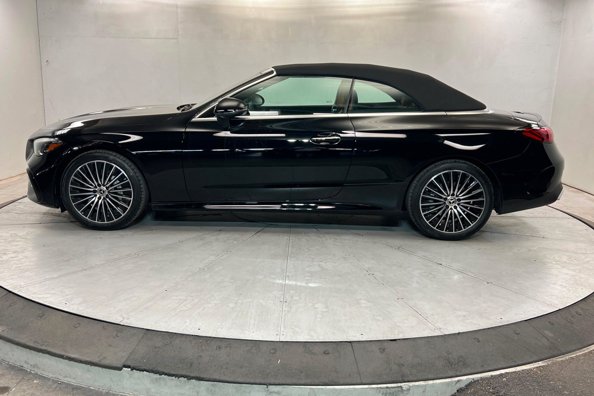 New 2027 Mercedes-Benz CLE 300 4MATIC Cabriolet image 2