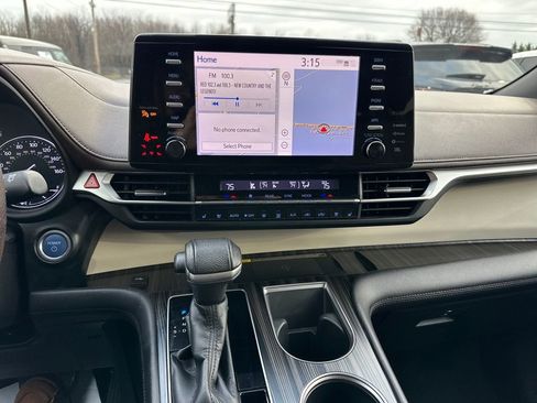 Used 2021 Toyota Sienna Platinum image 23