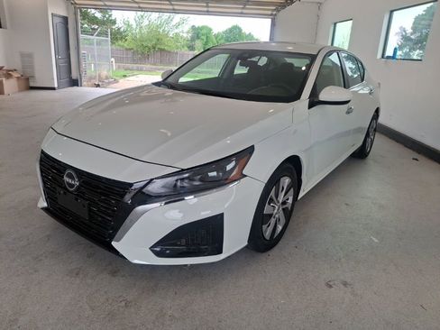 Used 2023 Nissan Altima 2.5 S FWD image 3