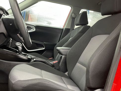 Used 2023 Kia Soul LX image 9