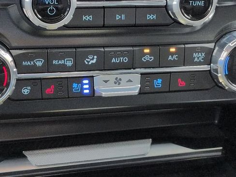 Used 2025 Ford F350 Platinum w/ FX4 Off-Road Package AWD/4WD image 25