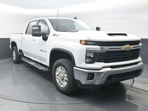 Used 2025 Chevrolet Silverado 2500 LT AWD/4WD image 9