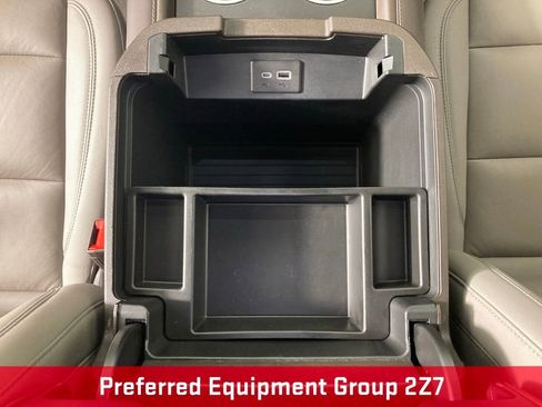 Used 2022 Chevrolet Tahoe Z71 w/ Luxury Package image 12