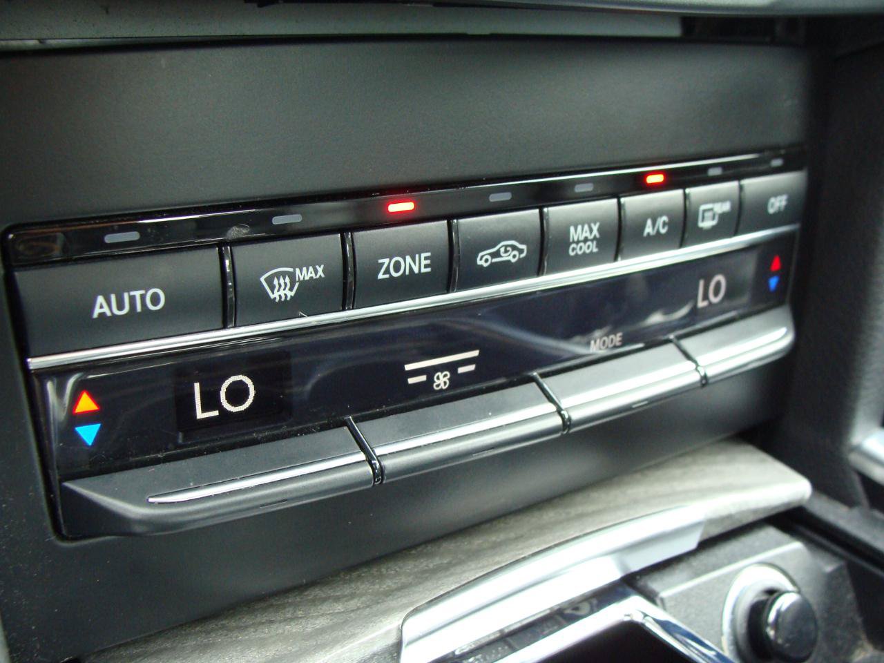 Used 2016 Mercedes-Benz E 350 4MATIC Sedan image 23