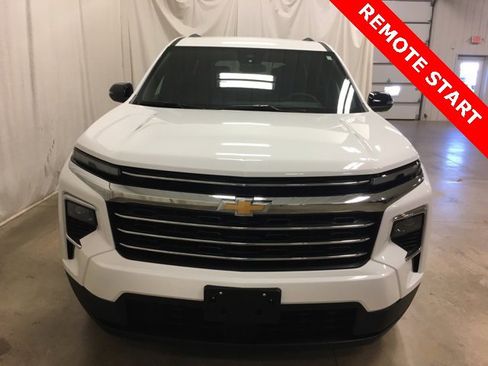Used 2025 Chevrolet Traverse LT image 9