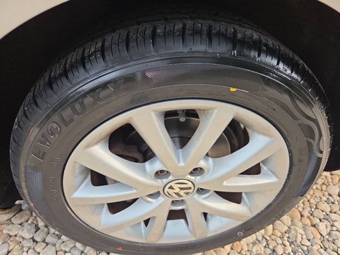 Used 2010 Volkswagen Jetta SE FWD image 21