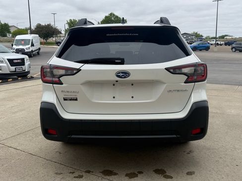 Used 2025 Subaru Outback Premium AWD/4WD image 6