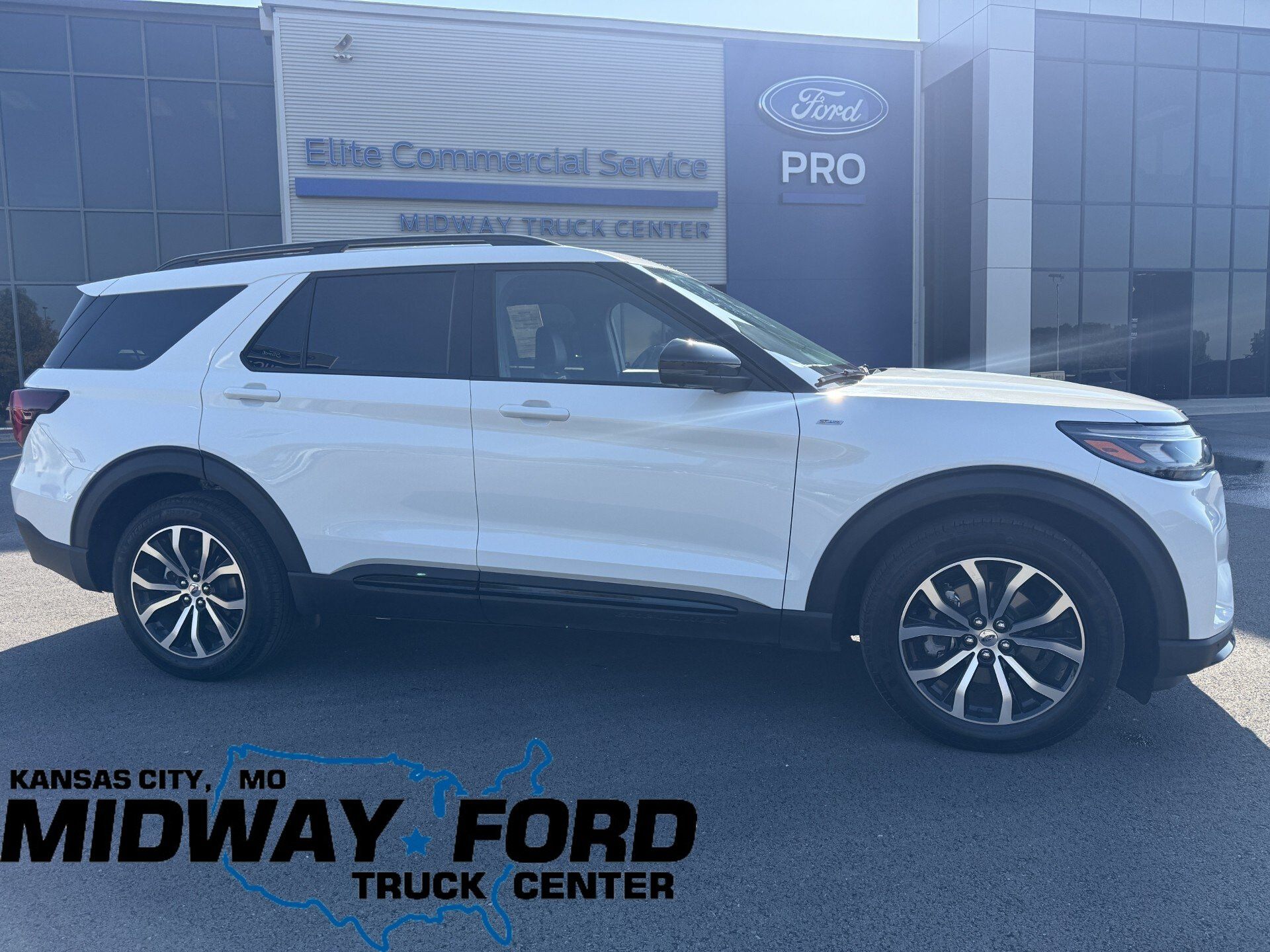 Used 2026 Ford Explorer ST-Line AWD/4WD image 1