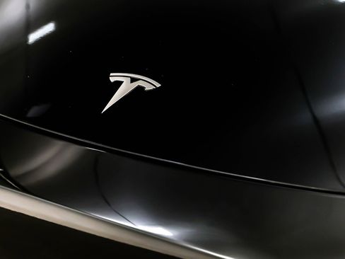 Used 2021 Tesla Model Y Long Range image 12