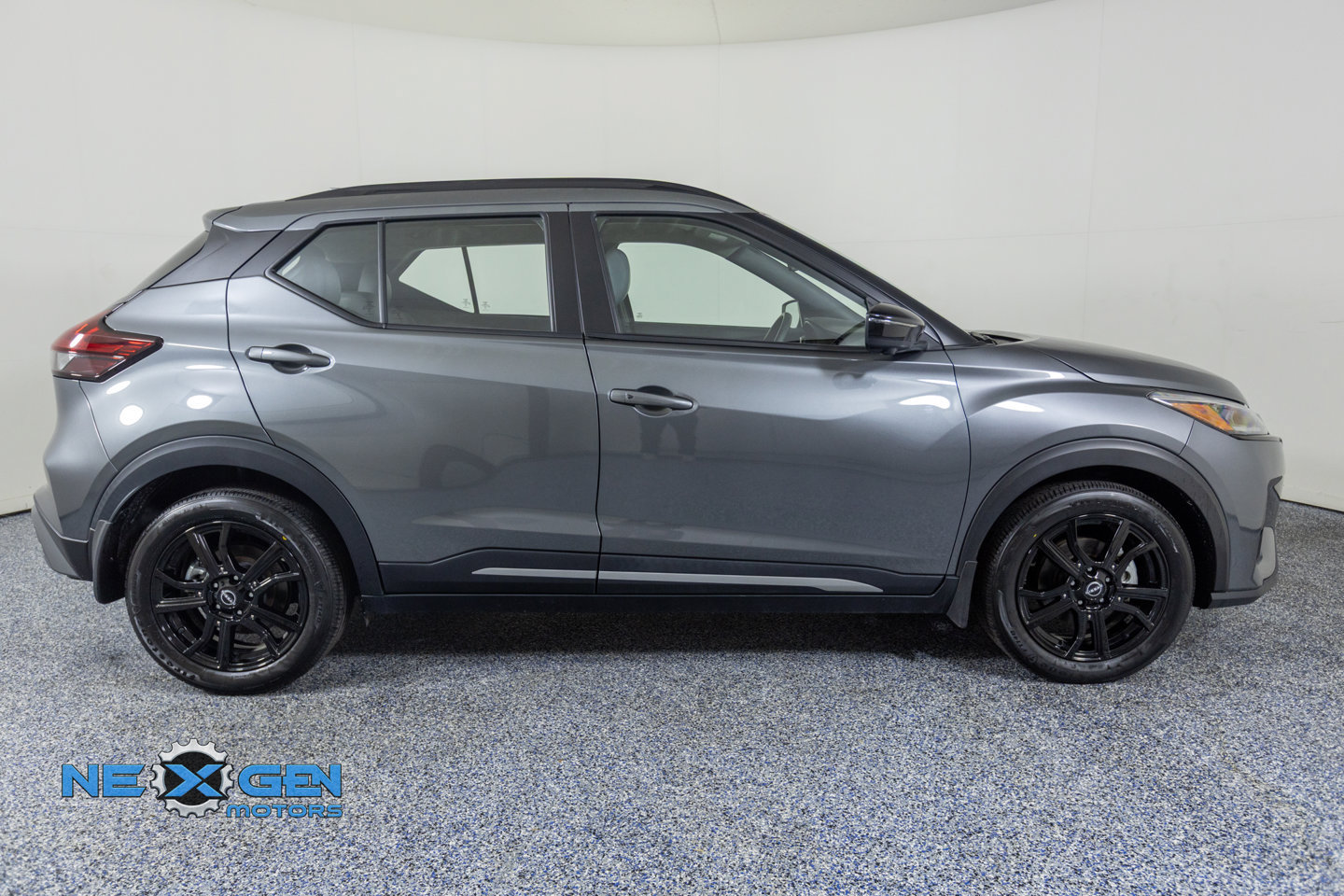 Used 2024 Nissan Kicks SR w/ SR Premium Package FWD image 9