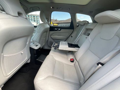 Used 2019 Volvo XC60 T8 Inscription w/ Advanced Package AWD/4WD image 34