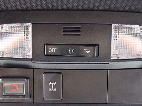 Used 2020 Toyota Tacoma TRD Off-Road AWD/4WD image 29