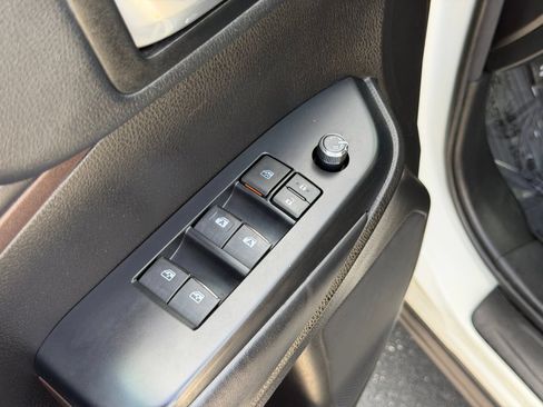 Used 2018 Toyota Highlander XLE AWD/4WD image 12