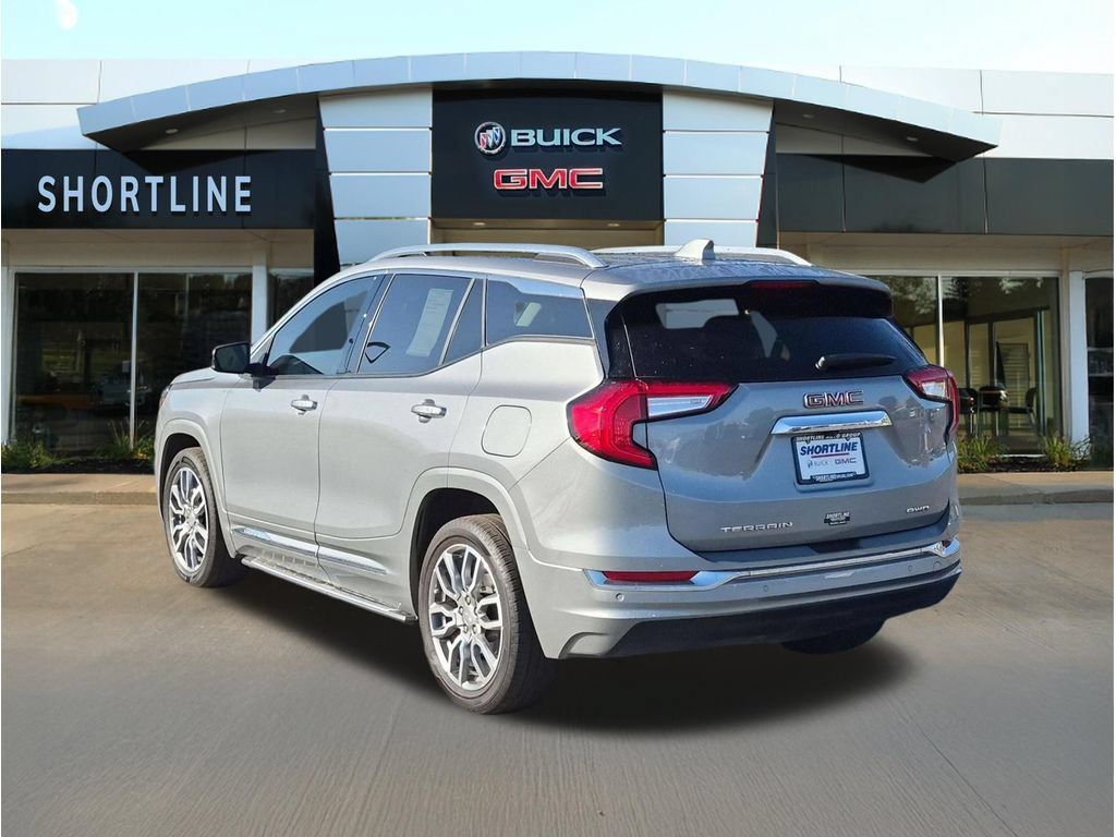 Used 2023 GMC Terrain Denali w/ Denali Premium Package AWD/4WD image 5