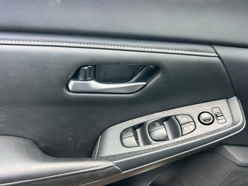 Used 2025 Nissan Sentra SV image 13